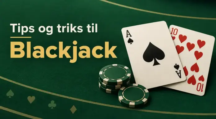 Tips og triks til Blackjack Spar ess og hjerter ti ligger sammen med sjetonger på et grønt spillebord ved siden av teksten «Tips og triks til Blackjack».